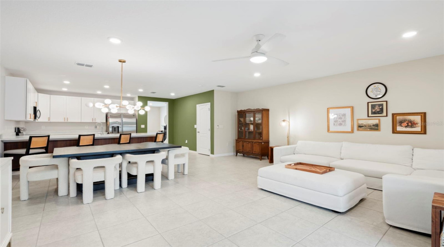KISSIMMEE, Florida 34746, 3 Bedrooms Bedrooms, ,2 BathroomsBathrooms,Residential,For Sale,CORAL CASTLE,0,MFRG5102614