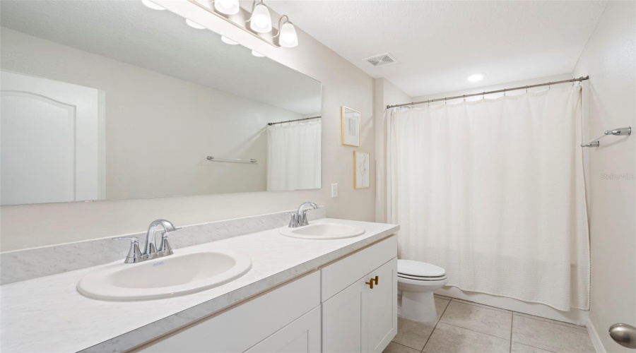 Second floor full bath with shower/tub combo
