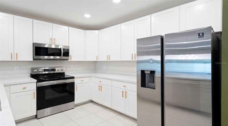 Matching stainless steel appliance package included