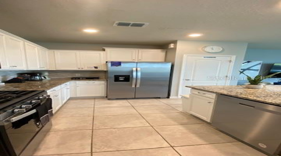 DAVENPORT, Florida 33837, 5 Bedrooms Bedrooms, ,4 BathroomsBathrooms,Residential,For Sale,OAK SPRING,0,MFRS5135755