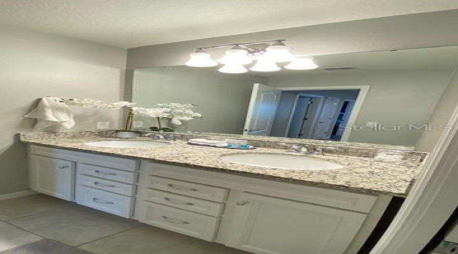 DAVENPORT, Florida 33837, 5 Bedrooms Bedrooms, ,4 BathroomsBathrooms,Residential,For Sale,OAK SPRING,0,MFRS5135755