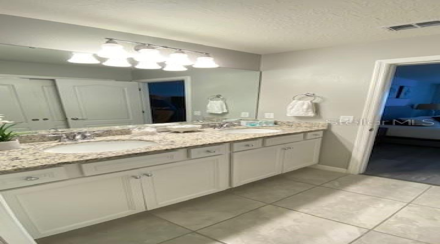 DAVENPORT, Florida 33837, 5 Bedrooms Bedrooms, ,4 BathroomsBathrooms,Residential,For Sale,OAK SPRING,0,MFRS5135755