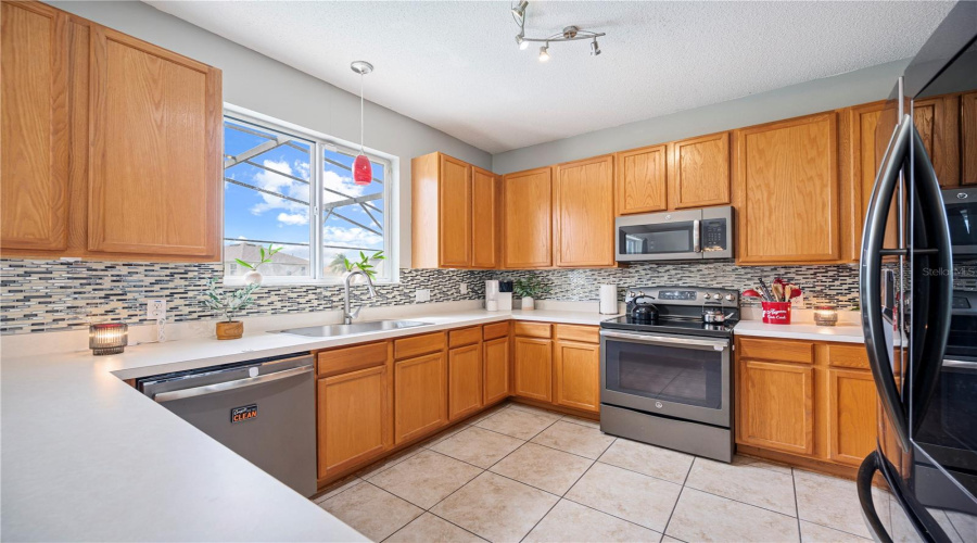 DAVENPORT, Florida 33897, 3 Bedrooms Bedrooms, ,2 BathroomsBathrooms,Residential,For Sale,ELDERBERRY,0,MFRL4956193