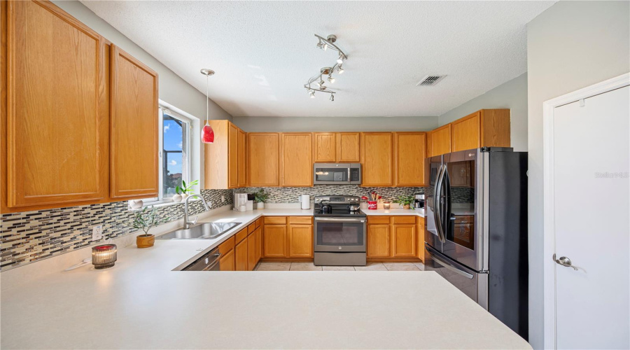 DAVENPORT, Florida 33897, 3 Bedrooms Bedrooms, ,2 BathroomsBathrooms,Residential,For Sale,ELDERBERRY,0,MFRL4956193