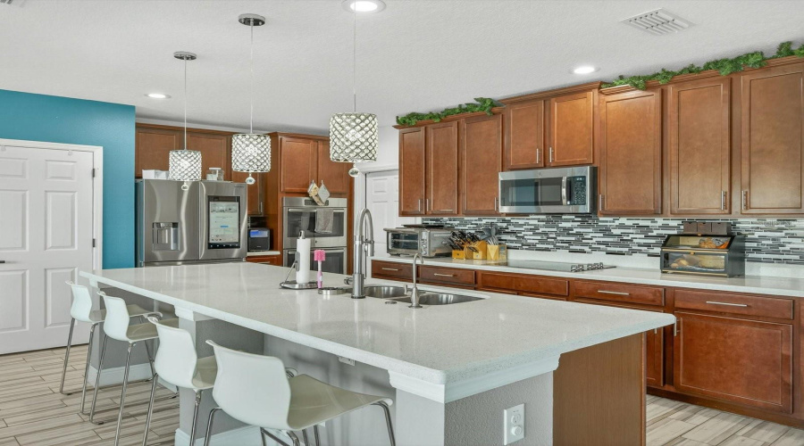 Kitchen with Reverse Osmosis Filtration System and Cup Rinser