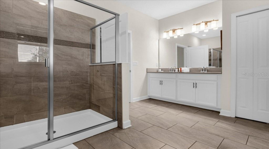 DAVENPORT, Florida 33896, 9 Bedrooms Bedrooms, ,5 BathroomsBathrooms,Residential,For Sale,PEBBLE BEACH,0,MFRO6349093