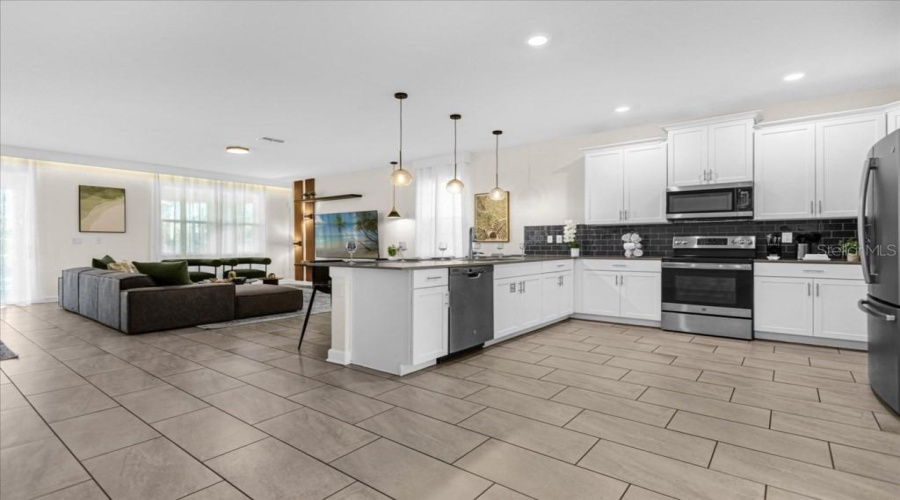 DAVENPORT, Florida 33896, 9 Bedrooms Bedrooms, ,5 BathroomsBathrooms,Residential,For Sale,PEBBLE BEACH,0,MFRO6349093
