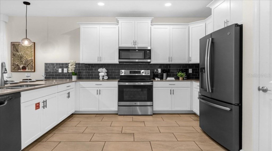 DAVENPORT, Florida 33896, 9 Bedrooms Bedrooms, ,5 BathroomsBathrooms,Residential,For Sale,PEBBLE BEACH,0,MFRO6349093