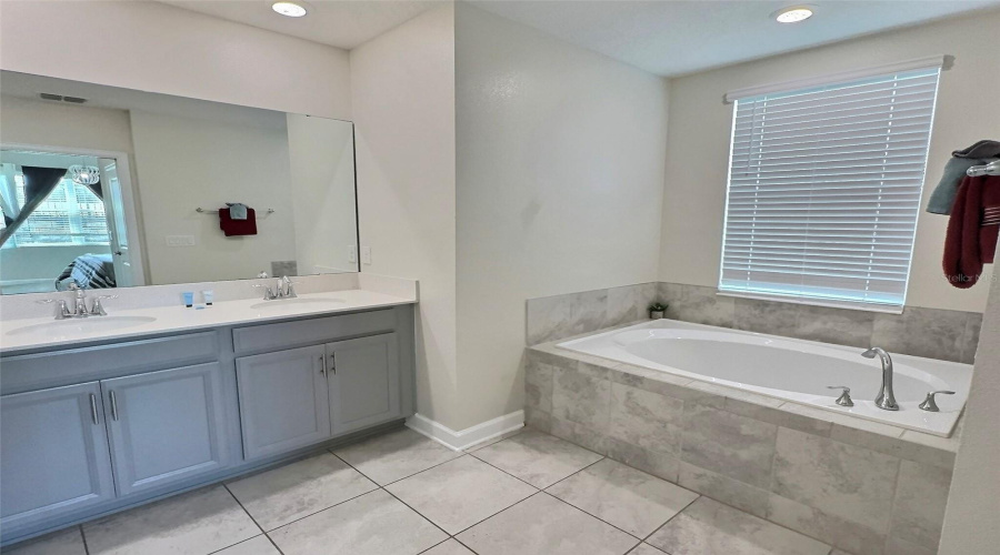 DAVENPORT, Florida 33896, 2 Bedrooms Bedrooms, ,2 BathroomsBathrooms,Residential,For Sale,OCEAN COURSE,0,MFRO6348979