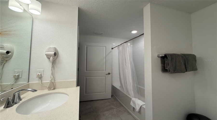 BATHROOM 2