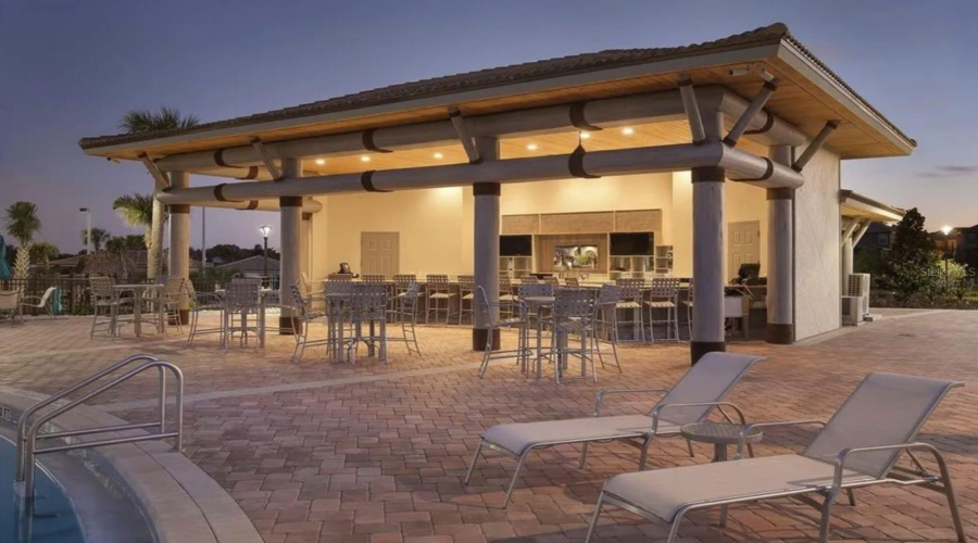 CLUB HOUSE