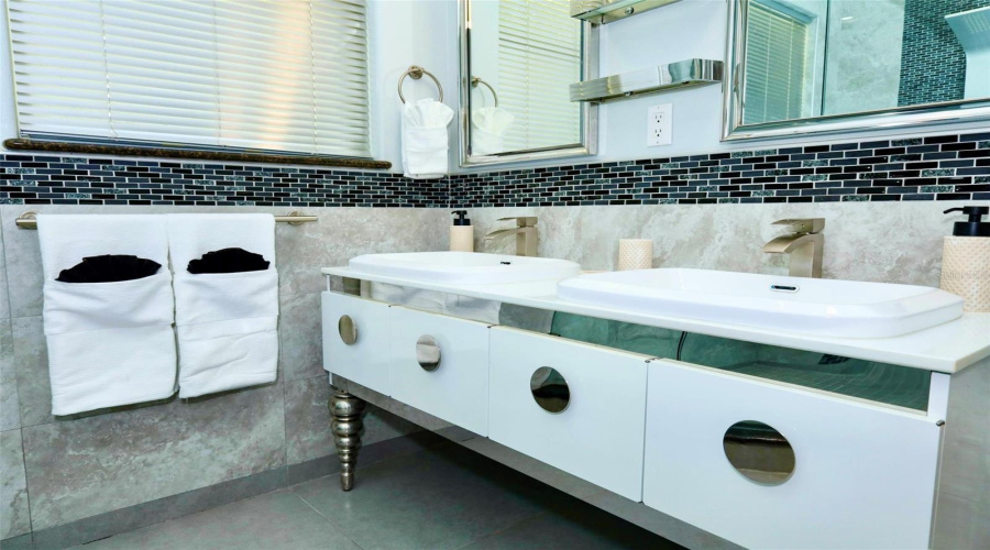 ORLANDO, Florida 32836, 3 Bedrooms Bedrooms, ,2 BathroomsBathrooms,Residential,For Sale,THE ESPLANADE,0,MFRO6348826