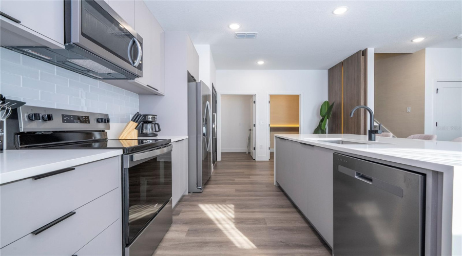 KISSIMMEE, Florida 34747, 5 Bedrooms Bedrooms, ,4 BathroomsBathrooms,Residential,For Sale,SANTORINI,0,MFRO6349263