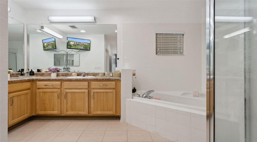 KISSIMMEE, Florida 34747, 3 Bedrooms Bedrooms, ,2 BathroomsBathrooms,Residential,For Sale,PIRATES RETREAT,0,MFRS5135791