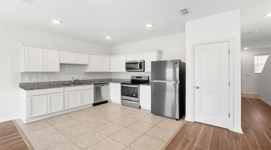 DAVENPORT, Florida 33837, 3 Bedrooms Bedrooms, ,2 BathroomsBathrooms,Residential,For Sale,APPLETON,0,MFRO6348648