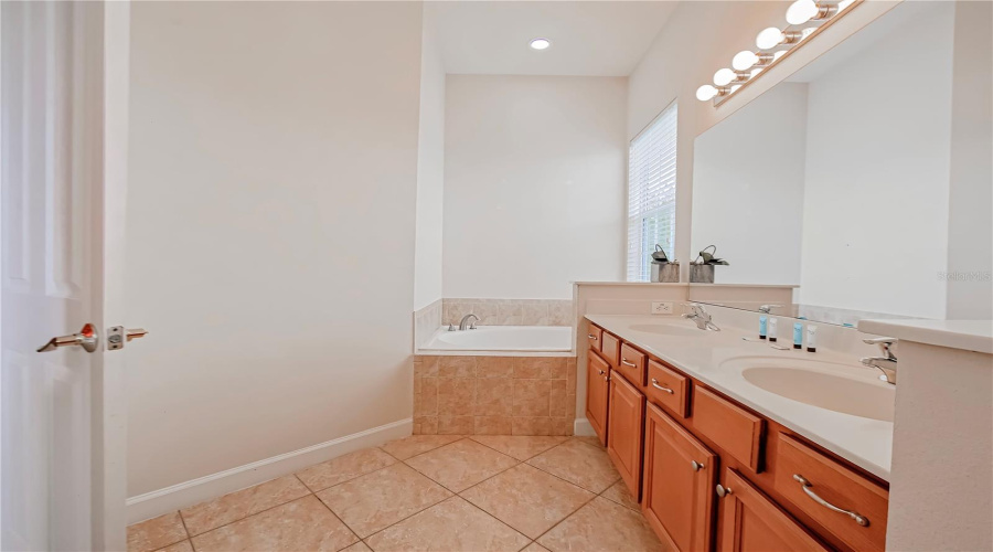 REUNION, Florida 34747, 5 Bedrooms Bedrooms, ,4 BathroomsBathrooms,Residential,For Sale,LINKSIDE,0,MFRO6349105