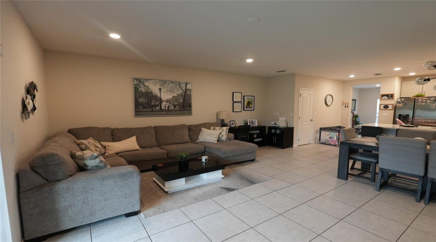 KISSIMMEE, Florida 34746, 3 Bedrooms Bedrooms, ,2 BathroomsBathrooms,Residential,For Sale,CORAL CASTLE,0,MFRO6349355