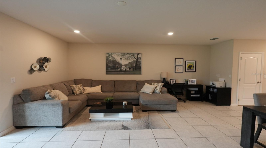 KISSIMMEE, Florida 34746, 3 Bedrooms Bedrooms, ,2 BathroomsBathrooms,Residential,For Sale,CORAL CASTLE,0,MFRO6349355