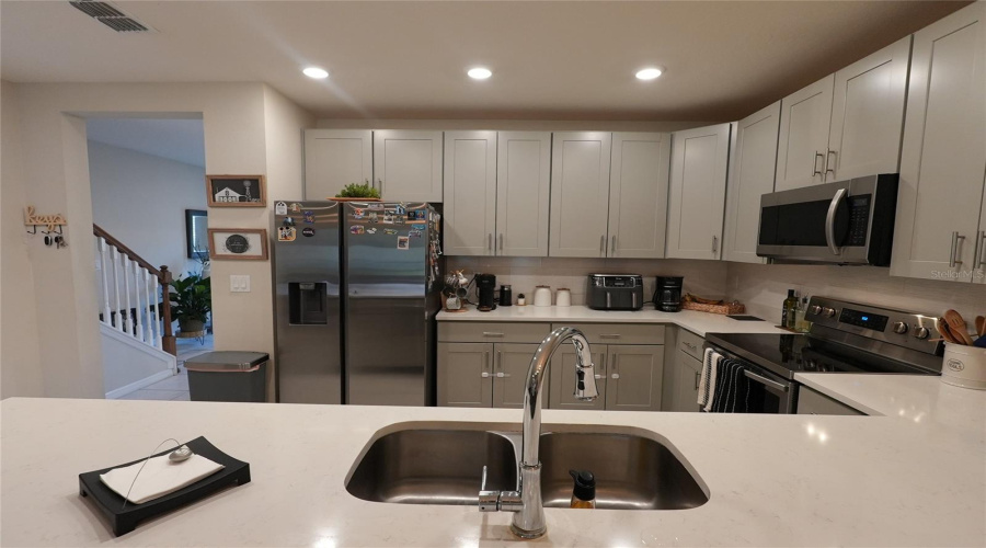 KISSIMMEE, Florida 34746, 3 Bedrooms Bedrooms, ,2 BathroomsBathrooms,Residential,For Sale,CORAL CASTLE,0,MFRO6349355
