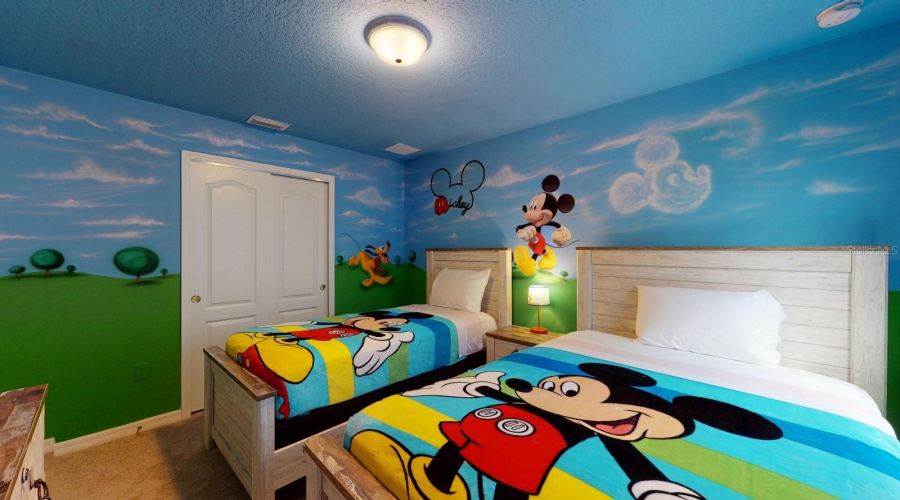 KISSIMMEE, Florida 34747, 7 Bedrooms Bedrooms, ,5 BathroomsBathrooms,Residential,For Sale,TANGER,0,MFRO6347903