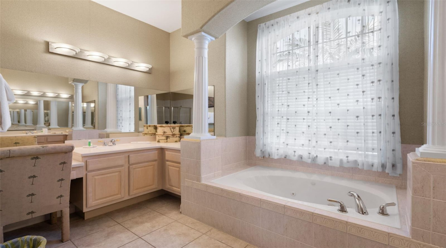 KISSIMMEE, Florida 34747, 5 Bedrooms Bedrooms, ,4 BathroomsBathrooms,Residential,For Sale,SEA PEARL,0,MFRTB8430408