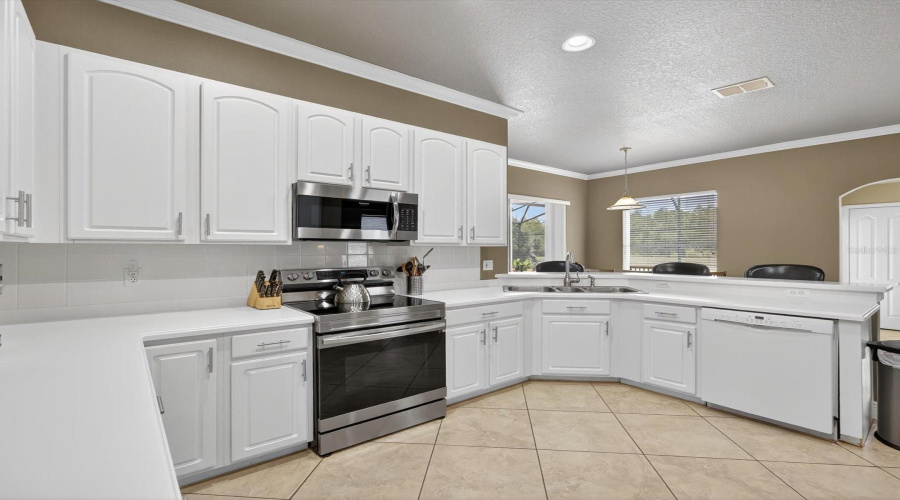 Kitchen...lots of counter and cabinet space