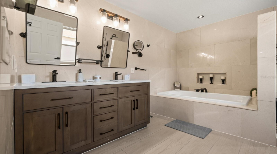 DAVENPORT, Florida 33896, 5 Bedrooms Bedrooms, ,4 BathroomsBathrooms,Residential,For Sale,FOREST VIEW,0,MFRO6349460