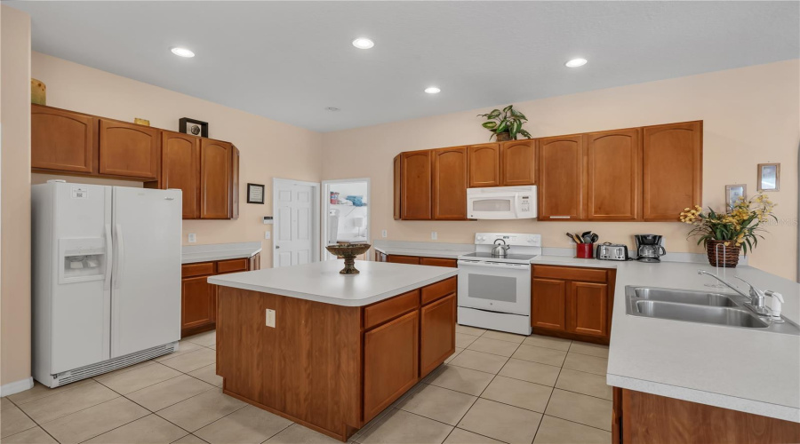 DAVENPORT, Florida 33897, 4 Bedrooms Bedrooms, ,3 BathroomsBathrooms,Residential,For Sale,COVENTRY,0,MFRR4909882