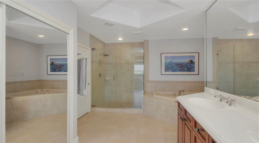 ORLANDO, Florida 32836, 2 Bedrooms Bedrooms, ,2 BathroomsBathrooms,Residential,For Sale,THE ESPLANADE,0,MFRO6348992
