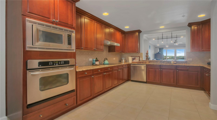 ORLANDO, Florida 32836, 2 Bedrooms Bedrooms, ,2 BathroomsBathrooms,Residential,For Sale,THE ESPLANADE,0,MFRO6348992