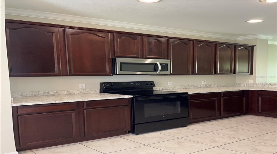 Kitchen_Tall Cabinets, full appliance package