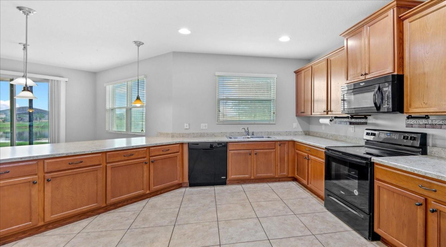 KISSIMMEE, Florida 34746, 5 Bedrooms Bedrooms, ,4 BathroomsBathrooms,Residential,For Sale,ANGLER,0,MFRO6349376