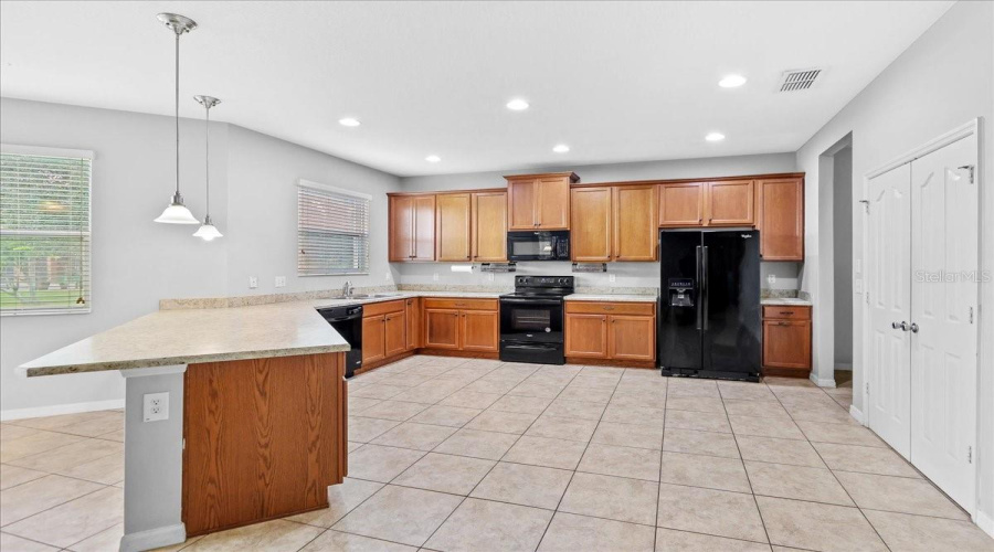 KISSIMMEE, Florida 34746, 5 Bedrooms Bedrooms, ,4 BathroomsBathrooms,Residential,For Sale,ANGLER,0,MFRO6349376