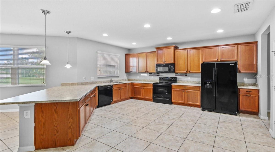 KISSIMMEE, Florida 34746, 5 Bedrooms Bedrooms, ,4 BathroomsBathrooms,Residential,For Sale,ANGLER,0,MFRO6349376