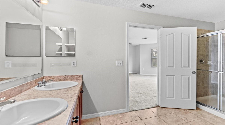 KISSIMMEE, Florida 34746, 5 Bedrooms Bedrooms, ,4 BathroomsBathrooms,Residential,For Sale,ANGLER,0,MFRO6349376