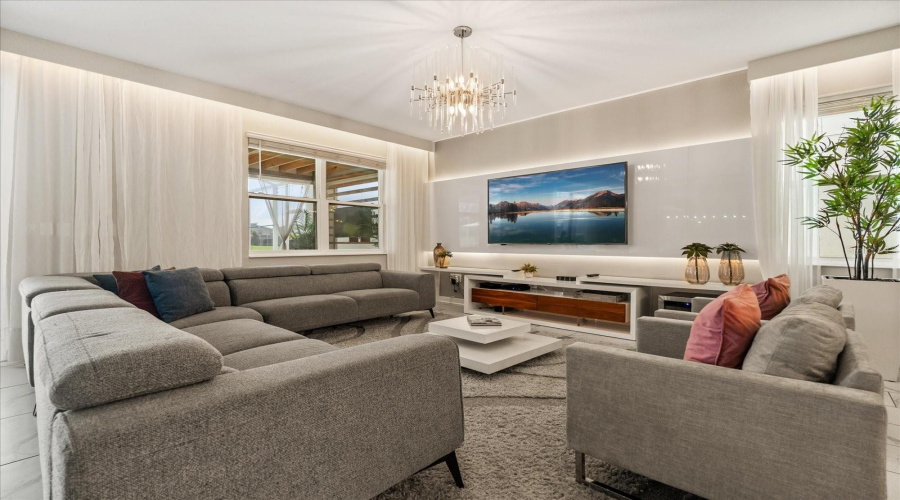 DAVENPORT, Florida 33896, 9 Bedrooms Bedrooms, ,5 BathroomsBathrooms,Residential,For Sale,PEBBLE BEACH,0,MFRS5135888