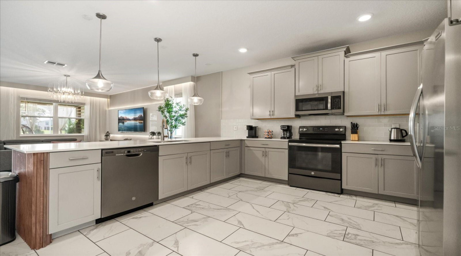 DAVENPORT, Florida 33896, 9 Bedrooms Bedrooms, ,5 BathroomsBathrooms,Residential,For Sale,PEBBLE BEACH,0,MFRS5135888
