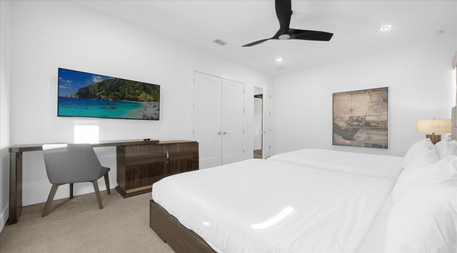 DAVENPORT, Florida 33837, 6 Bedrooms Bedrooms, ,4 BathroomsBathrooms,Residential,For Sale,PINE OAK,0,MFRS5118930