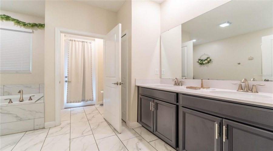 KISSIMMEE, Florida 34746, 9 Bedrooms Bedrooms, ,5 BathroomsBathrooms,Residential,For Sale,NARRATIVE,0,MFRO6219001