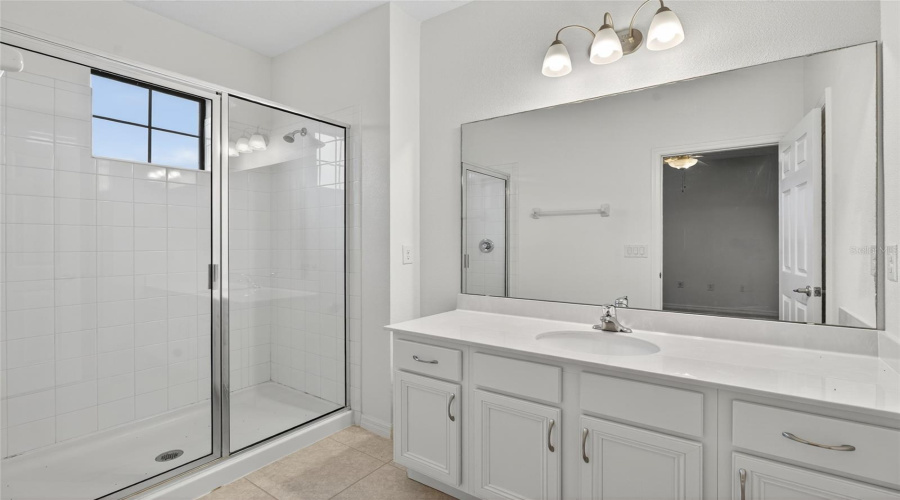 Bathroom to bedroom 2