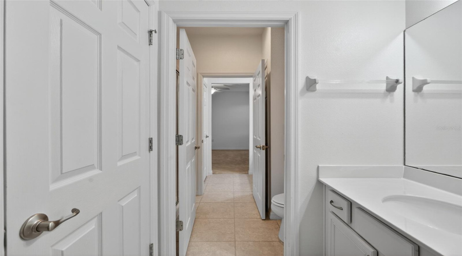 Shared bathroom between bedroom 4 and 5