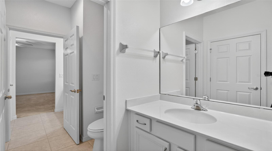 Shared bathroom between bedroom 4 and 5