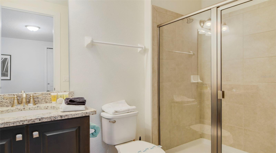 Bedroom 8's en suite Bath.