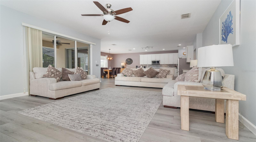 DAVENPORT, Florida 33837, 6 Bedrooms Bedrooms, ,5 BathroomsBathrooms,Residential,For Sale,ORANGE COSMOS,0,MFRO6348936