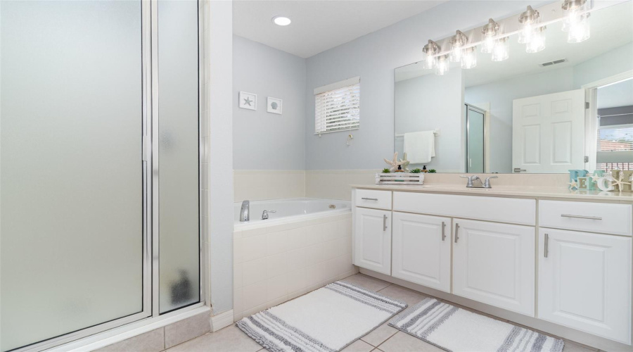 DAVENPORT, Florida 33837, 6 Bedrooms Bedrooms, ,5 BathroomsBathrooms,Residential,For Sale,ORANGE COSMOS,0,MFRO6348936