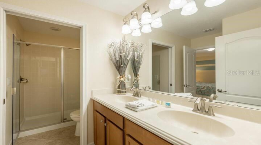 DAVENPORT, Florida 33896, 5 Bedrooms Bedrooms, ,4 BathroomsBathrooms,Residential,For Sale,MOON VALLEY,0,MFRO6349433
