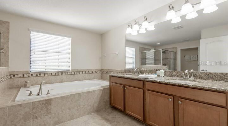 DAVENPORT, Florida 33896, 5 Bedrooms Bedrooms, ,4 BathroomsBathrooms,Residential,For Sale,MOON VALLEY,0,MFRO6349433