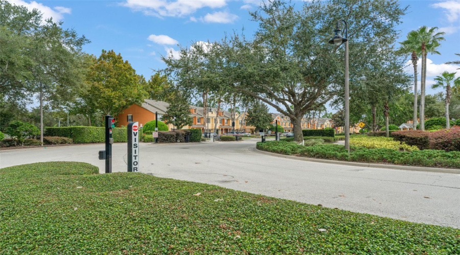 Entry to Carriage Pointe