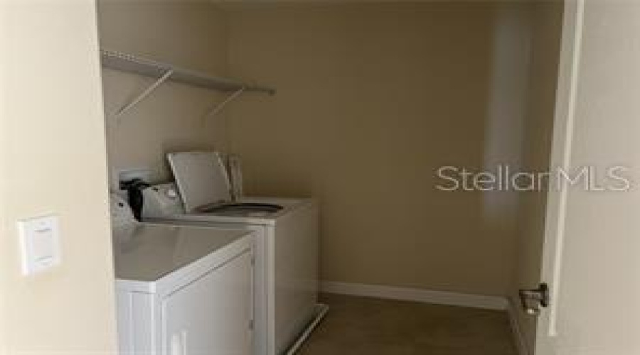 DAVENPORT, Florida 33837, 4 Bedrooms Bedrooms, ,2 BathroomsBathrooms,Residential,For Sale,LAKE SIDE AVENUE,0,MFRS5135894
