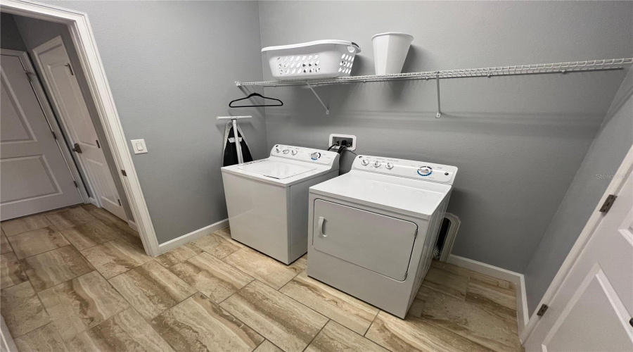 DAVENPORT, Florida 33837, 5 Bedrooms Bedrooms, ,5 BathroomsBathrooms,Residential,For Sale,SOLTERRA,0,MFRO6349651